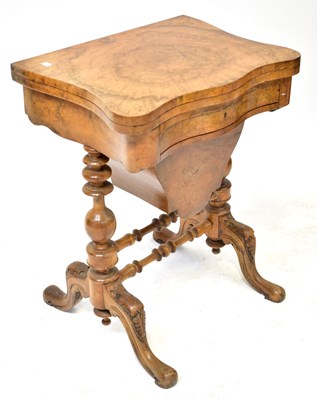 Lot 31 - A late 19th/early 20th century burr walnut...