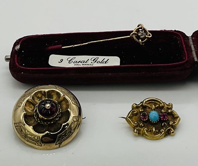 Lot 618 - A Victorian yellow metal garnet centred...