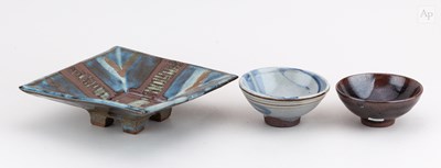 Lot 500 - MICHAEL OBRIEN (born 1930); a square stoneware...