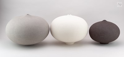 Lot 574 - RACHEL PETERS; a graduated trio of grey, white...