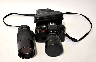 Lot 345 - LEICA; an R4 35mm film camera with Vario-Elmar-...