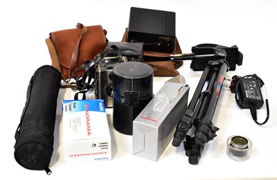 Lot 350 - Various cameras and accessories, to include a...