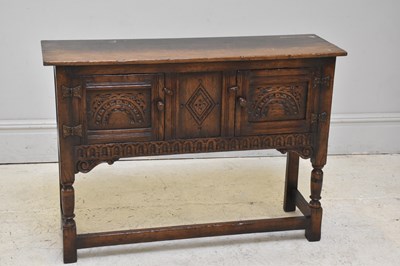 Lot 134 - TITCHMARSH & GOODWIN; a reproduction oak side...