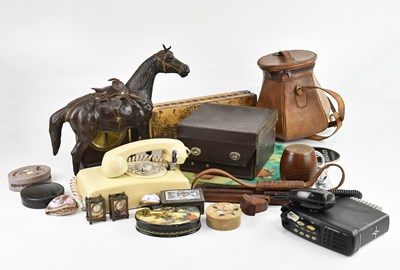 Lot 1054 - A group of collectors' items including a...