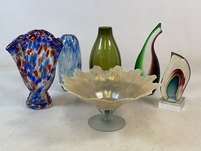 Lot 462 - Six various decorative art glass vases and a...