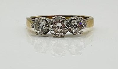 Lot 581 - An 18ct yellow gold graduated three stone...