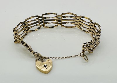 Lot 620 - A 9ct yellow gold five bar gate link bracelet,...