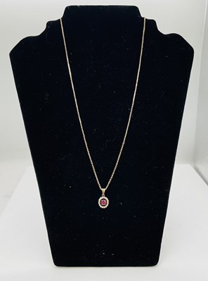 Lot 587 - A 9ct yellow gold box link chain, with yellow...