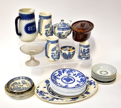 Lot 221 - A mixed quantity of ceramics, to include a...