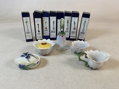 Lot 411 - FRANZ; porcelain items comprising FZ00994...