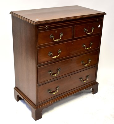Lot 52 - A Georgian-style mahogany bachelors' chest of...
