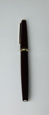 Lot 187 - MONTBLANC; a vintage burgundy bodied 221...