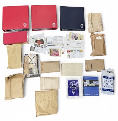 Lot 435 - A large quantity of presentation packs, first...