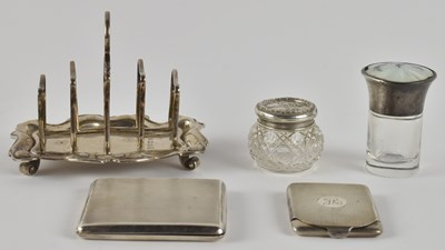 Lot 1220 - E J TREVITT & SONS; a George V hallmarked...