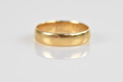 Lot 2498 - An 18ct yellow gold wedding band, size M,...