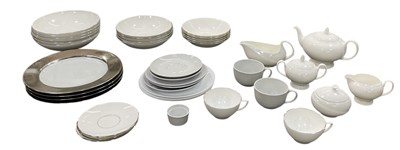 Lot 539 - A quantity of assorted sundry ceramics,...