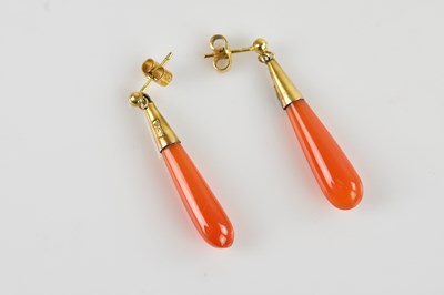Lot 1433 - A pair of yellow metal and carnelian drop...
