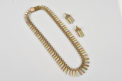 Lot 2016 - A 9ct yellow gold two-tone pipe organ necklace,...