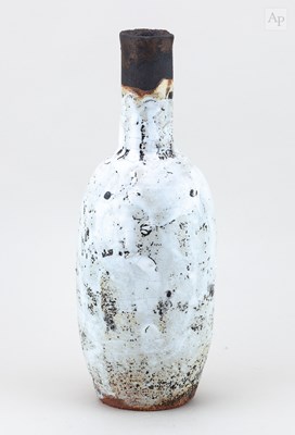 Lot 604 - ROBIN WELCH (1936-2019); a ovoid stoneware...