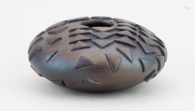 Lot 680 - SUE HANNA (born 1963); a round saggar fired...
