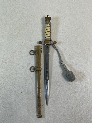 Lot 239 - A German Third Reich Kriegsmarine dagger, with...