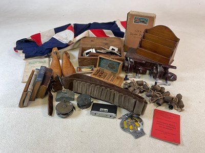 Lot 200 - A quantity of collectors' items, comprising...