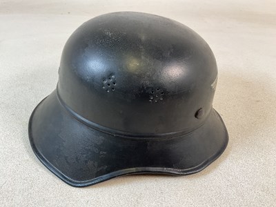 Lot 261 - A WWII German M38 Luftschutz gladiator style...