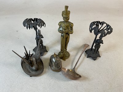 Lot 382 - A small quantity of decorative metal items, to...