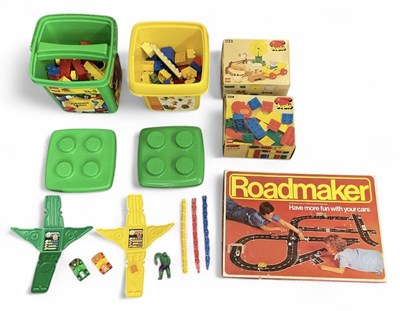 Lot 502 - A quantity of assorted vintage toys including...