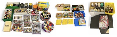 Lot 494 - LEGO; a large quantity of assorted loose...
