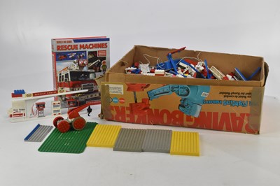 Lot 427 - A collection of various Lego pieces.