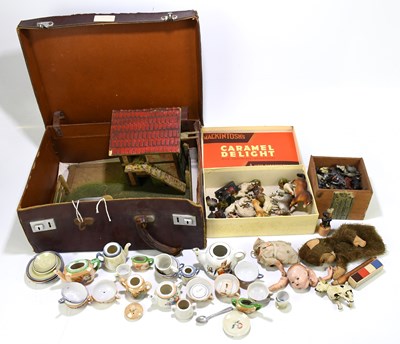 Lot 288 - A collection of assorted vintage toys