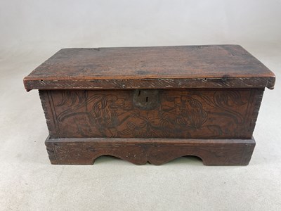Lot 786 - A circa 1800 Italian walnut lidded box with...
