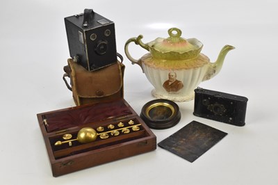 Lot 1083 - A small collection of collectors' items...