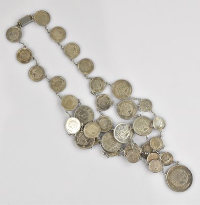 Lot 1016 - A decorative necklace set with various Kingdom...