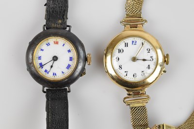 Lot 541 - A lady's 15ct yellow gold cased wristwatch,...
