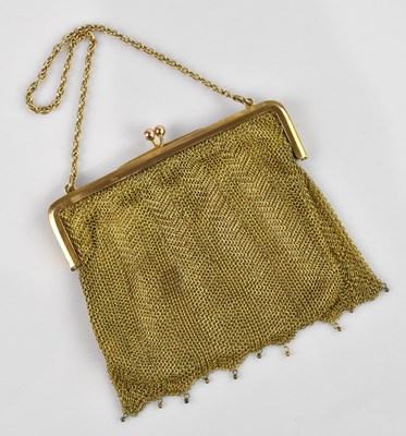 Lot 1446 - A 9ct yellow gold Art Deco lady's mesh purse,...