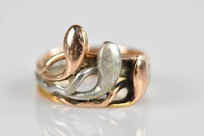 Lot 2600 - A tri-colour metal serpent ring