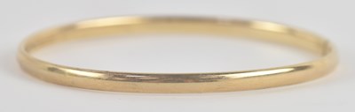 Lot 1460 - A 9ct yellow gold bangle, continuous with...