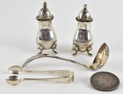 Lot 1263 - A group of small items of hallmarked silver...
