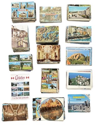 Lot 427 - A large quantity of assorted postcards,...