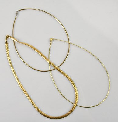 Lot 2097 - A 9ct yellow textured gold necklace, length...