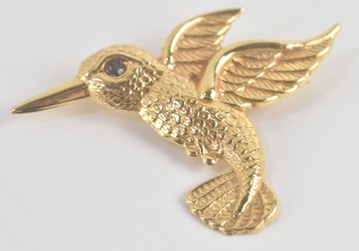 Lot 1443 - A 9ct gold brooch in the form of a kingfisher,...