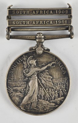 Lot 361 - An Edward VII silver Africa medal, with South...