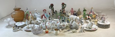Lot 422 - A miscellaneous collection of ceramics...