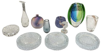 Lot 572 - Eleven pieces of assorted art glass, including...