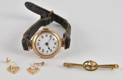 Lot 1287 - A 9ct yellow gold bar brooch, a pair of 9ct...