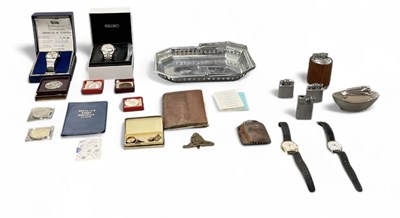 Lot 318 - A group of mixed collectables including a...