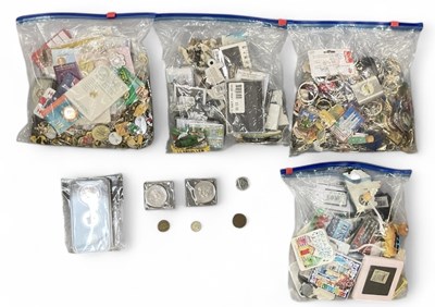 Lot 319 - A large quantity of mixed collectables,...