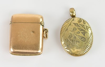 Lot 1444 - A 9ct gold vesta case, with engraved armorial...